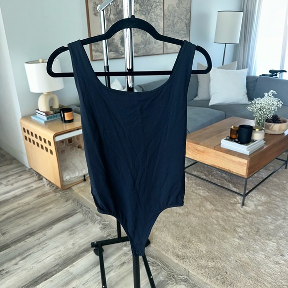 Vince Scoop Neck Bodysuit Black - Picture 3 of 6